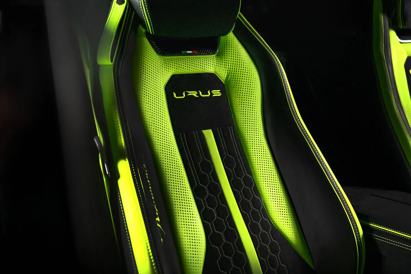 Lamborghini URUS / Фото 23