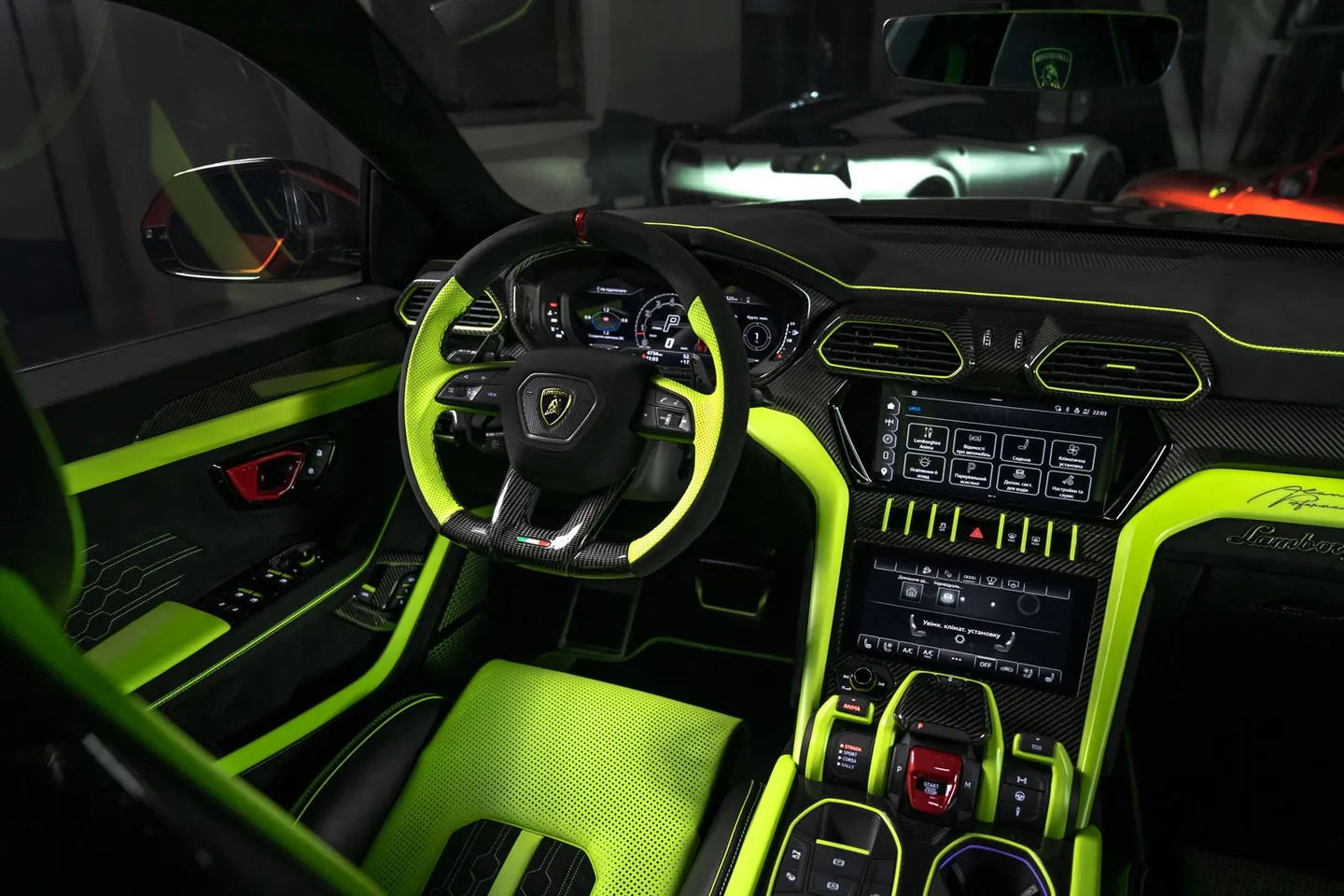 Lamborghini URUS / Фото 21
