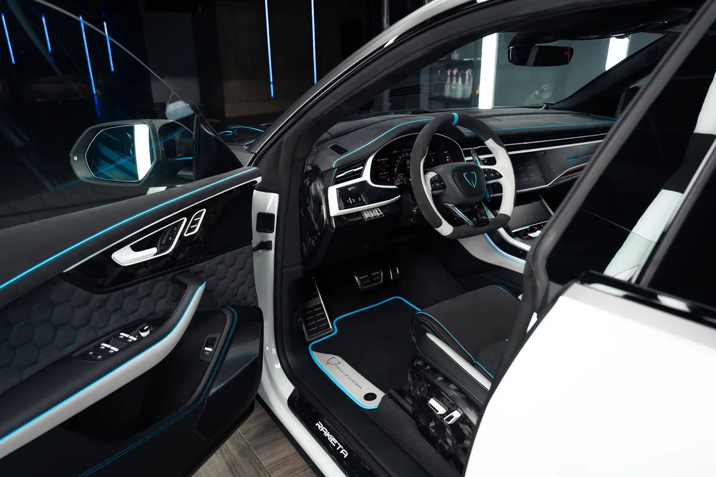 Audi RSQ8 / Фото 25
