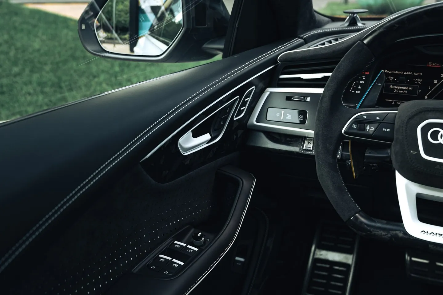 Audi RSQ8 / Фото 46