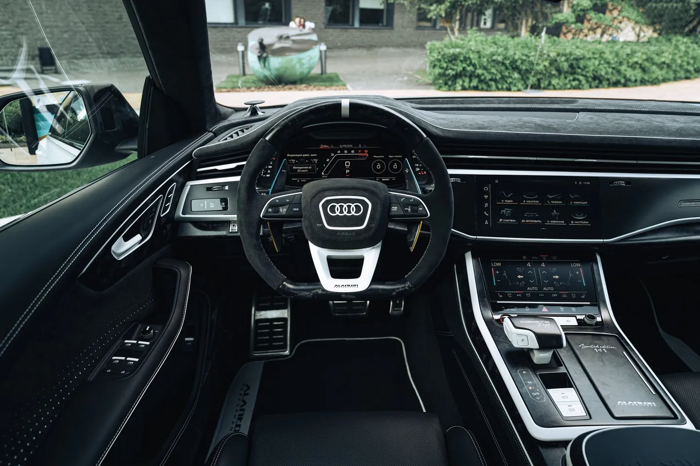 Audi RSQ8 / Фото 44