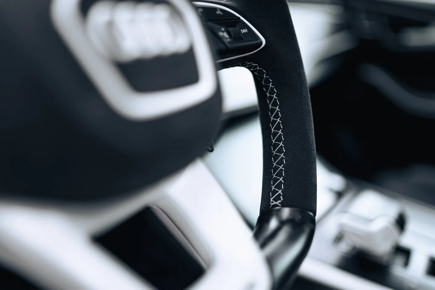 Audi RSQ8 / Фото 20