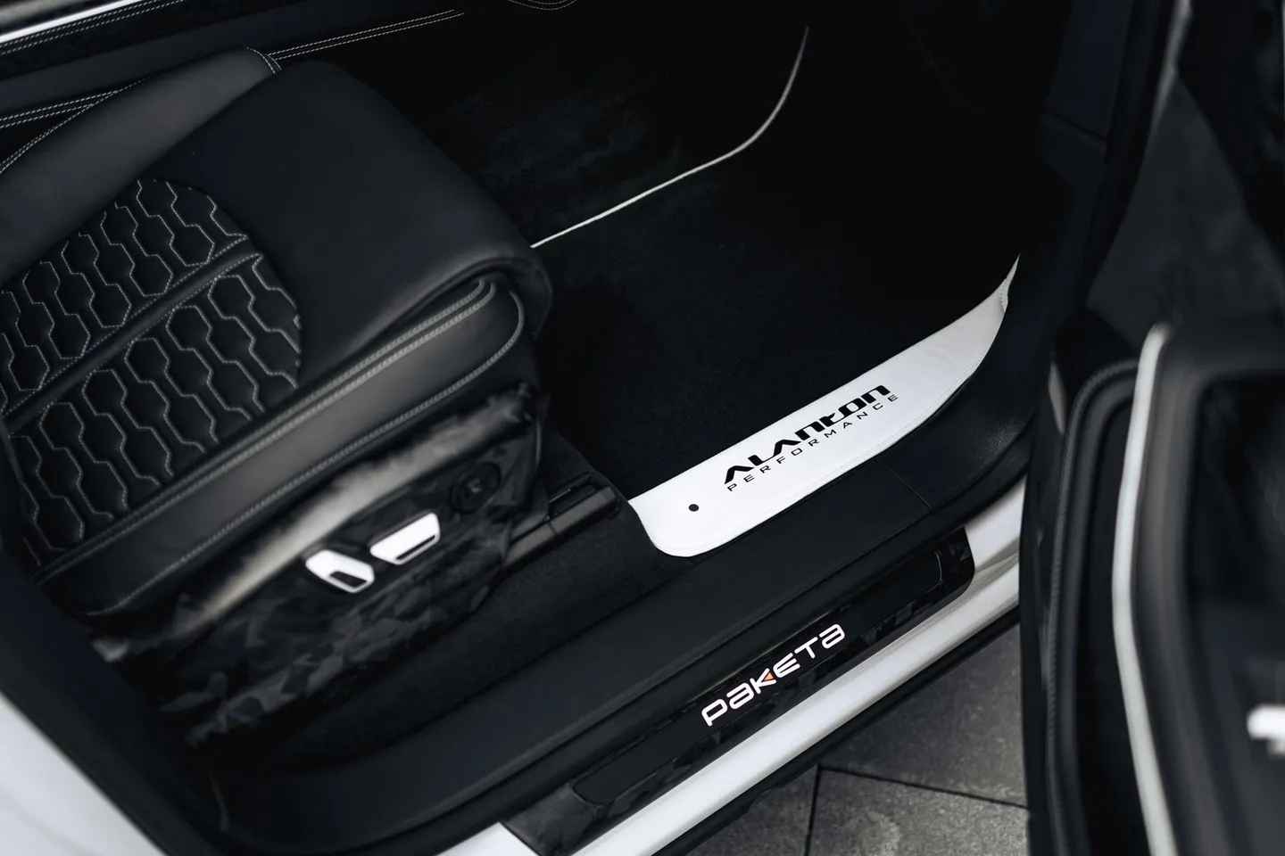 Audi RSQ8 / Фото 31
