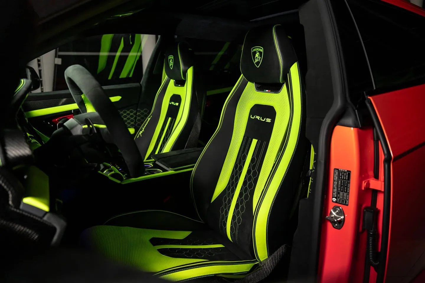 Lamborghini URUS / Фото 9