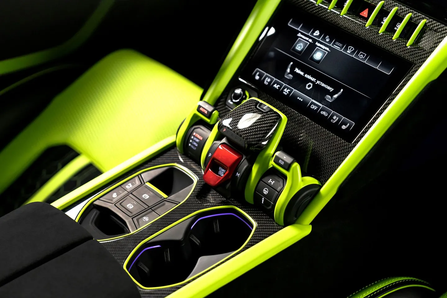 Lamborghini URUS / Фото 10
