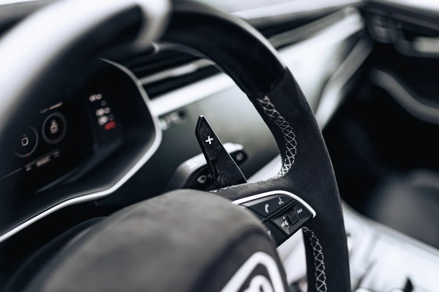 Audi RSQ8 / Фото 21