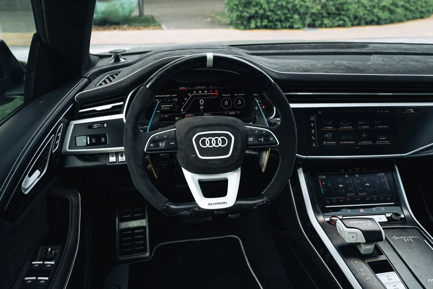 Audi RSQ8 / Фото 45