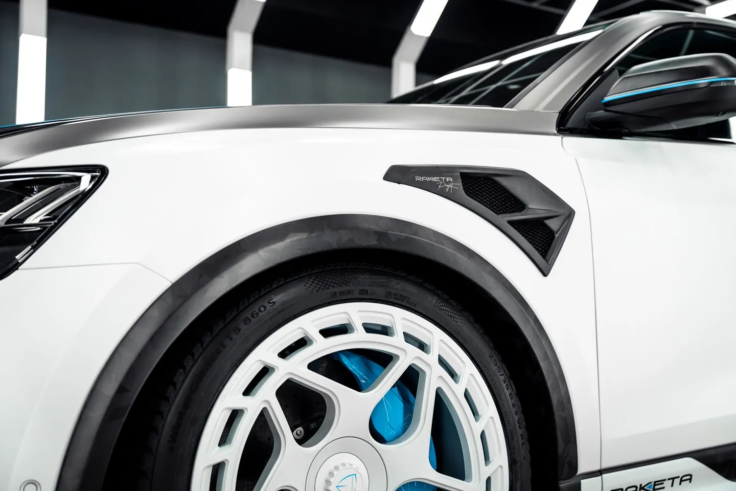 Audi RSQ8 / Фото 11