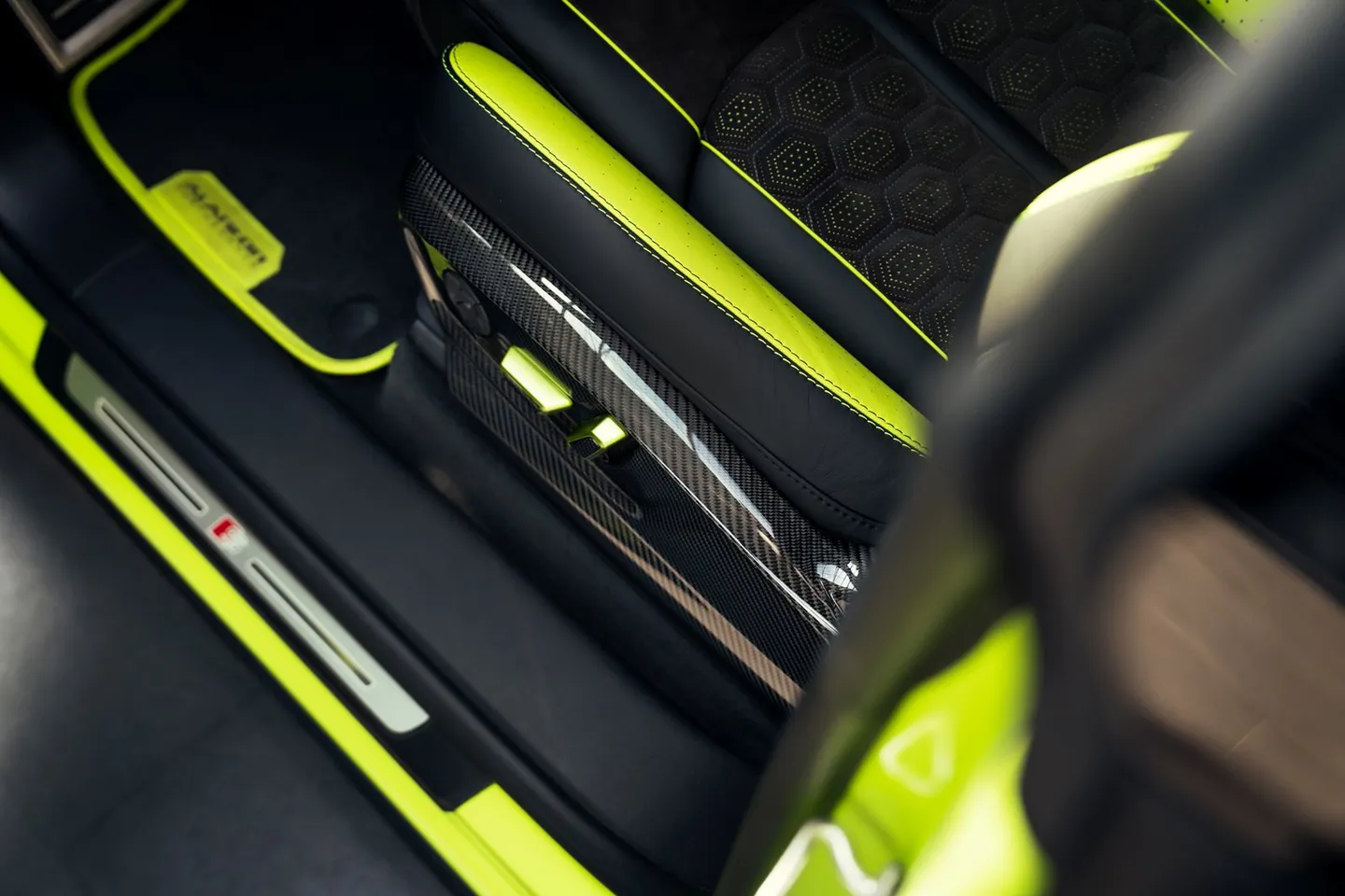 Audi SQ8 Vittoria / Фото 39