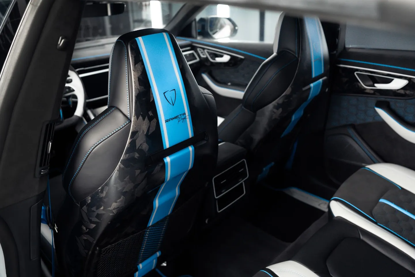 Audi RSQ8 / Фото 30