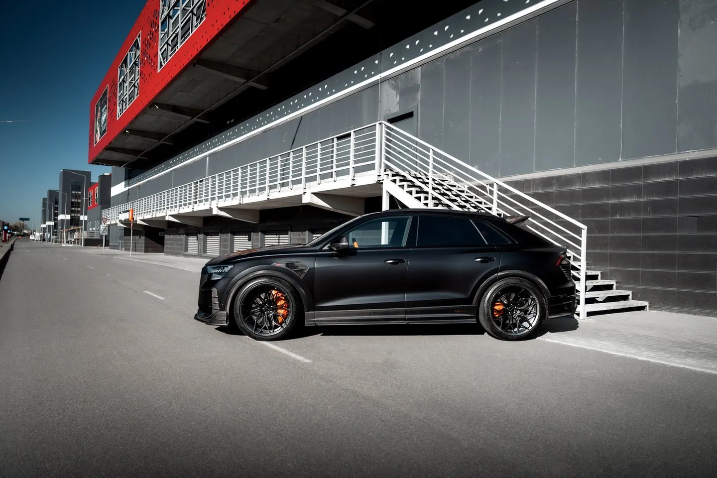Audi RSQ8 / Фото 13