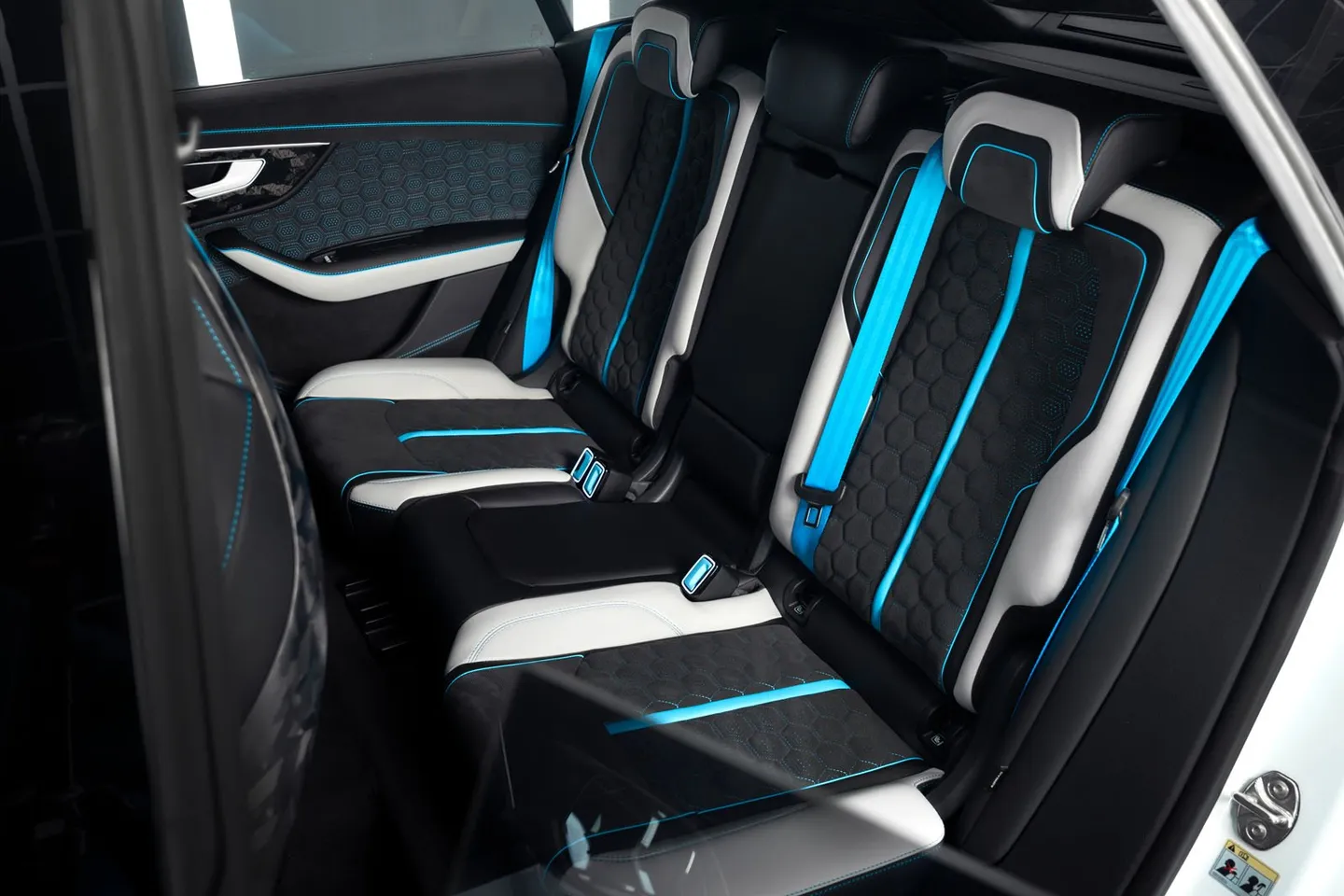 Audi RSQ8 / Фото 33