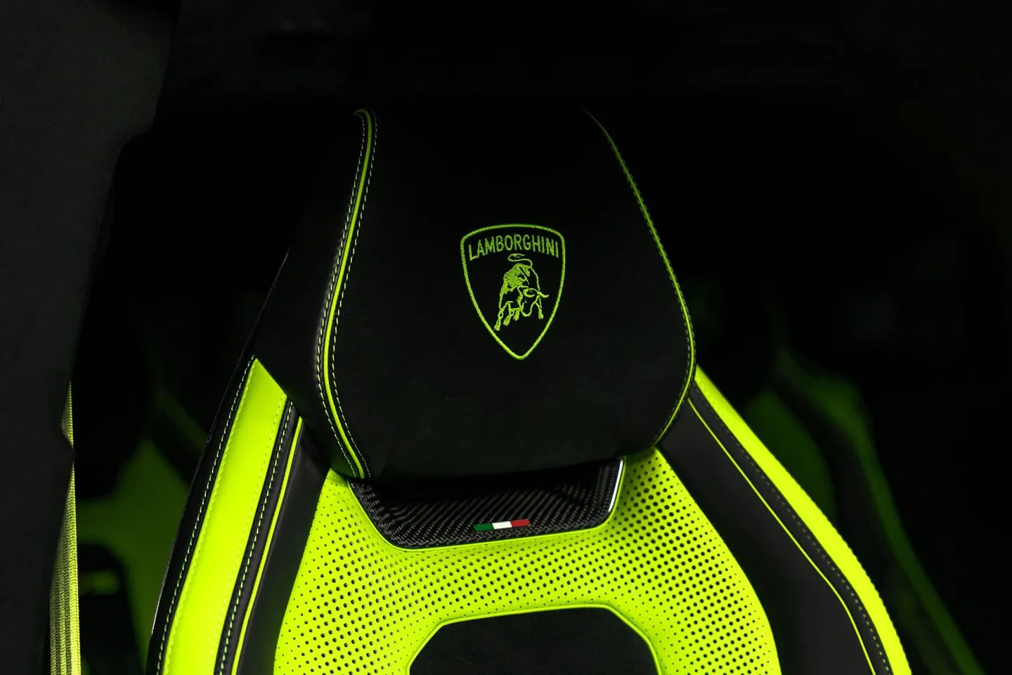 Lamborghini URUS / Фото 6